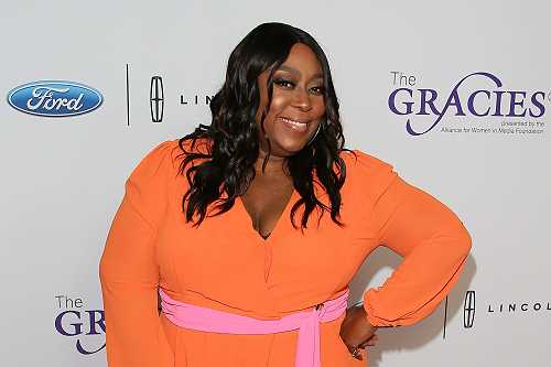 'Is That Toilet Paper I See': Loni Love's Virtual Birthday Party Lightens Up When Fans Get Distracted by the Items In the Background 'Is That Toilet Paper I See': Loni Love's Virtual Birthday Party Lightens Up When Fans Get Distracted by the Items In the Background