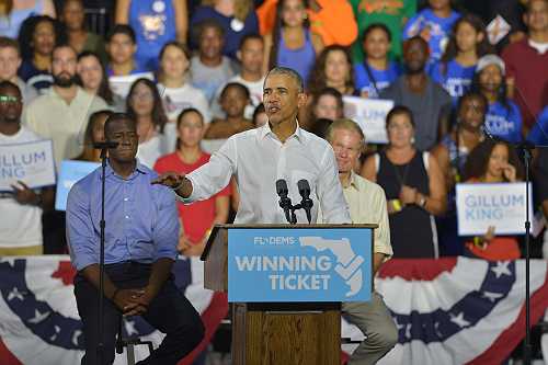 Barack Obama Deals With Hecklers In The Most Respectful, Un-Trumpian Way