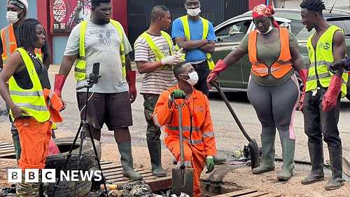 Ghana's Buz Stop Boys: The young professionals helping to clean up Accra