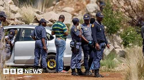 Stilfontein mine: Thousands of illegal 'zama zama' miners remain underground in South Africa