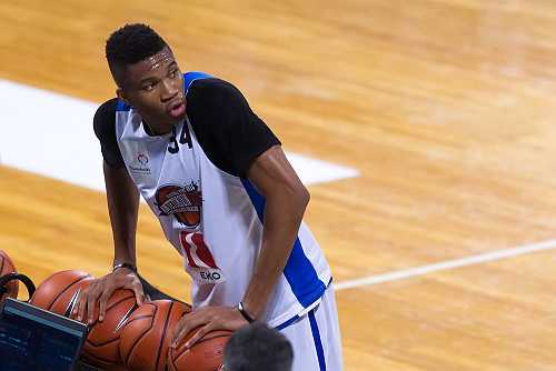 Giannis Antetokounmpo drops season-high 59 in Bucks' win