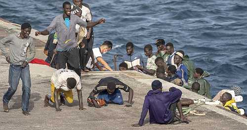 Spain to offer residency and work permits to undocumented migrants | Africanews