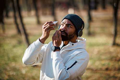 Best Practices for Wearing Contact Lenses During Sports: How to Keep Your Vision Clear and Safe.