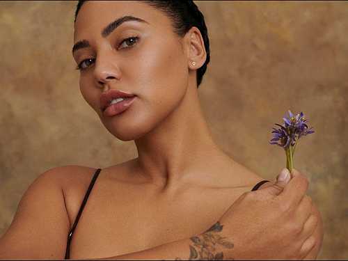 Ayesha Curry opens up about how her 6-year-old son keeps her grounded - Face2Face Africa