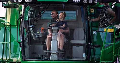 What's the truth behind Trump offering White South African farmers U.S. citizenship?