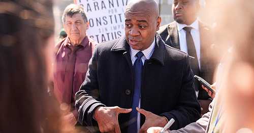 Newark Mayor Ras Baraka in court for hearing on ICE arrest