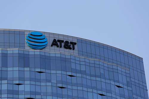 AT&T defies federal pressure on diversity