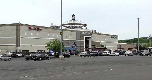 At least 5 injured in mall shooting in Waterbury, Connecticut