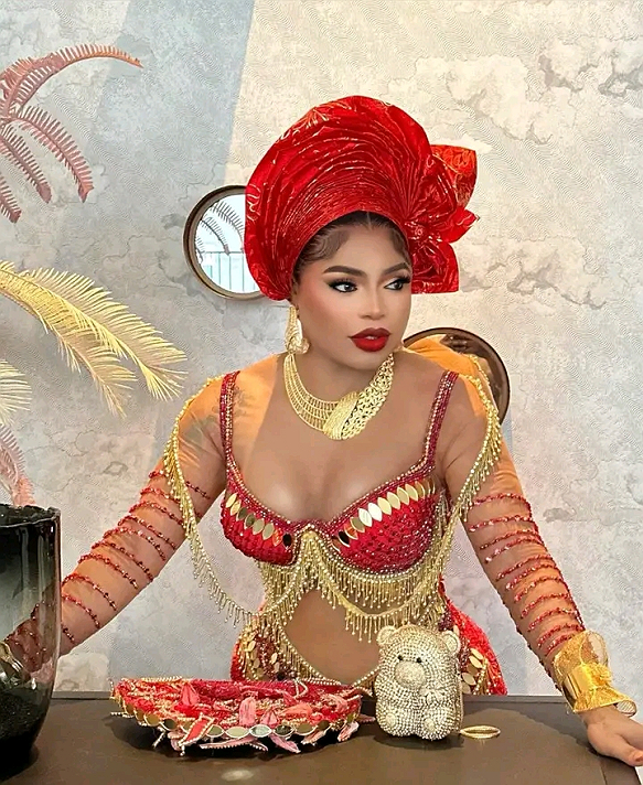 WHAT DO YOU THINK ABOUT HER BEAUTY 🤔